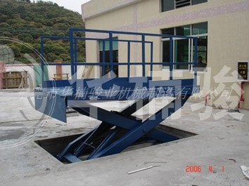 液壓升降平臺(tái)電機(jī)啟動(dòng)就跳閘是什么原因？ 